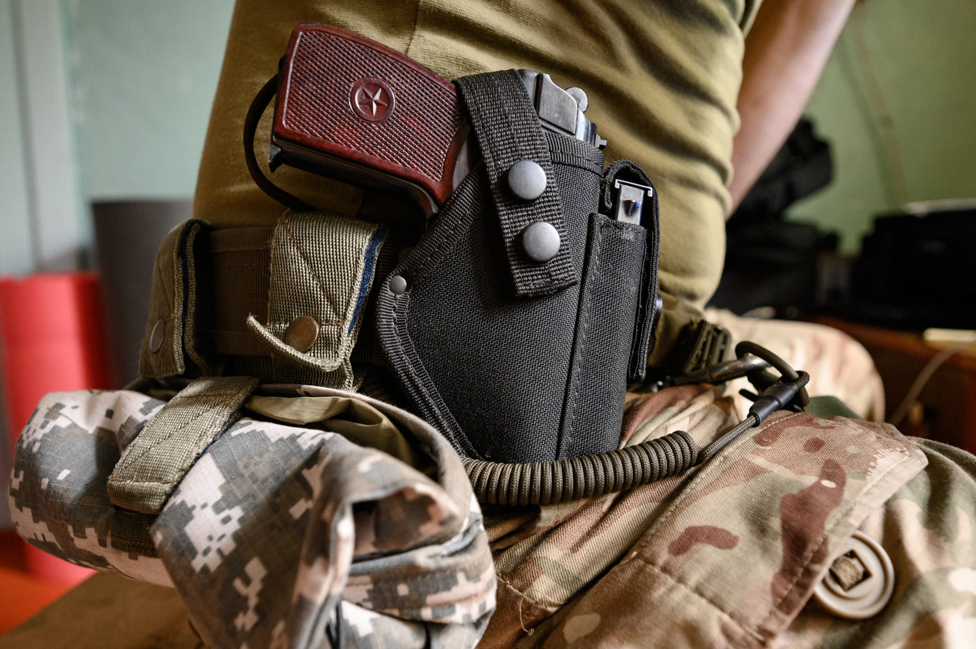 Picking the Right Retention Holster: A Comprehensive Guide